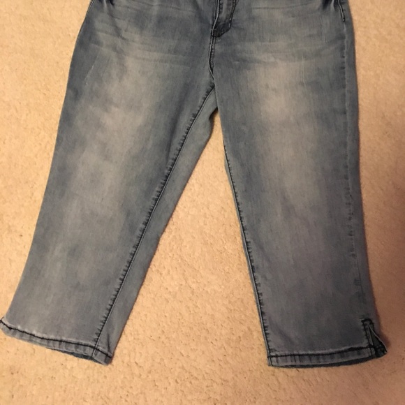 Capri’s - Picture 2 of 4